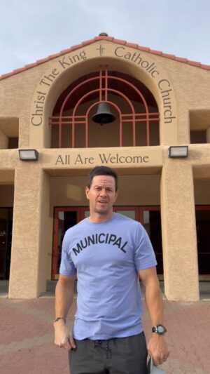 Mark Wahlberg Instagram - HAPPY🙏SUNDAY🙏STAY PRAYED UP🙏 @hallowapp 🙏❤️🙏 #HallowPartner