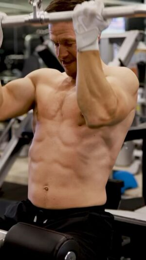 Mark Wahlberg Instagram - 4 am club🔥 @municipal 🔥🔥 @performinspired 🔥📈💯 #MunicipalPartner #PIPartner