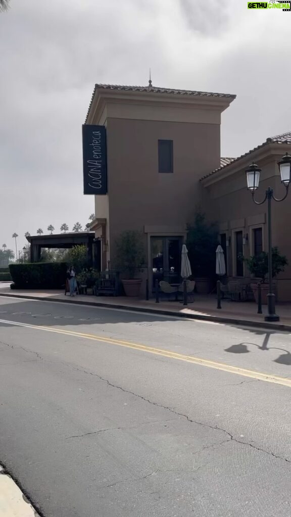 Mark Wahlberg Instagram - Newport Beach @cucinarestaurants has the best @flechaazultequila cocktails! 🥃🔥❤️ #FlechaAzulPartner