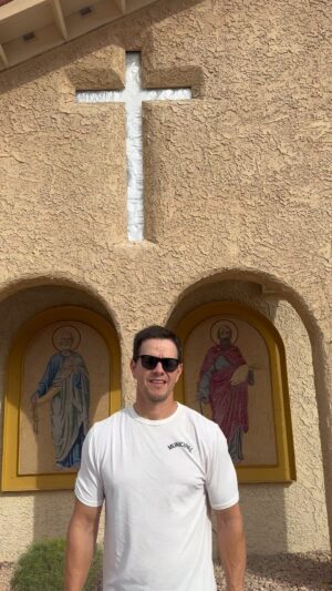 Mark Wahlberg Instagram - HAPPY SUNDAY🙏STAY PRAYED UP🙏 @hallowapp 🙏❤️❤️🙏 #HallowPartner