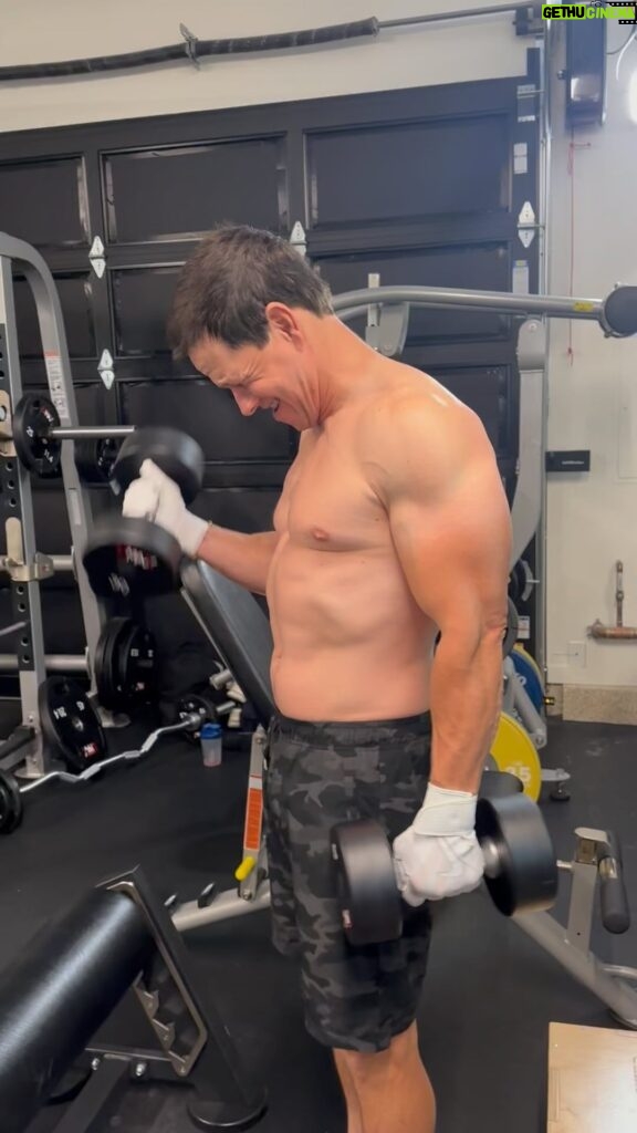 Mark Wahlberg Instagram - Some days you just don’t want to do it, but you always feel better after!!! Inspired to be better!! @municipal @performinspired 💪❤️🙏 @f45_training #MunicipalPartner #PIPartner #F45Partner