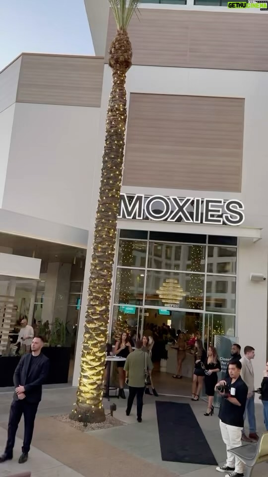 Mark Wahlberg Instagram - Scottsdale @moxies what great time and what a great turn out @flechaazultequila 🔥🥃🥳❤️😎 #FlechaAzulPartner