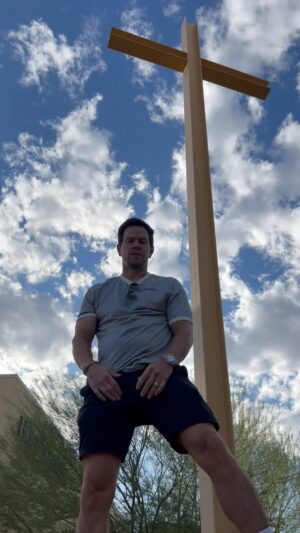 Mark Wahlberg Instagram - HAPPY SUNDAY🙏STAY PRAYED UP🙏 @hallowapp 🙏❤️🙏 #HallowPartner