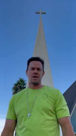 Mark Wahlberg Instagram - HAPPY SUNDAY🙏STAY PRAYED UP🙏 @hallowapp 🙏❤️🙏 #HallowPartner