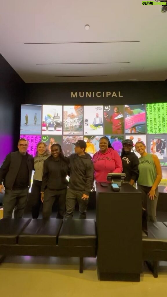 Mark Wahlberg Instagram - Great turnout for the @municipal store in hudson yards in nyc 🥳🥳😎🔥💯 come check it out!!❤️ #MunicipalPartner