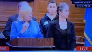 Marlee Matlin Instagram - I got chills watching this. THANK YOU  @governorjanetmills for your powerful acknowledgment of the ASL interpreter. And thank you @cnn for showing the interpreter on screen the whole time. #lewiston strong #deafcommunity strong 🤟🏻