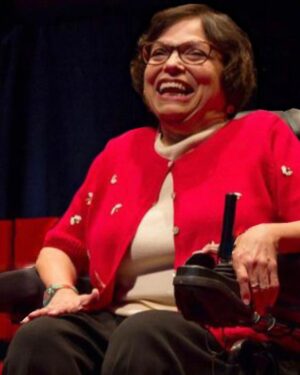 Marlee Matlin Instagram - Judith Heumann was a fearless champion for the rights of people with disabilities and millions of people who have faced barriers owe her a debt of gratitude. (You can see her journey in the @theacademy award nominated documentary, Crip Camp).
🤟🏻 Judy. I will always remember you as my hero and my friend.
RIP Judy Heumann 🤟🏻 #beingheumann #beingheumannmemoir  #cripcamp #heumannperspective