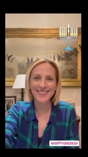 Marlee Matlin Instagram - Happy Hanukkah to you and yours. May your candles burn bright! 🕎🤟🏻❤️🕎