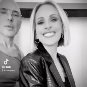 Marlee Matlin Instagram - Only with @brettglam who never fails to amuse me every single time he puts my face on!  Love this man! #makeupartist #friend #wickedsenseofhumor #beingsilly 💜🤟🏼💜🤟🏼