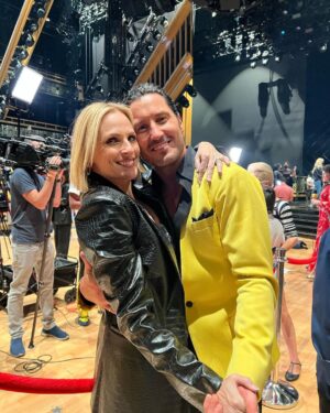 Marlee Matlin Instagram - Does it look like I had a great time last night at Dancing With The Stars? It was SO great cheering on for @danielndurant with my onscreen husband @troykotsur! We cheered on for everyone who danced as well! Loved seeing old friends like @cherylburke @valentin @louisvanamstel and meeting the very lovely @angelcherylladd AND the beautiful @gabby.windey!!! Loved seeing all the judges too! And crew as well! It was a treat having interpreters there as well as lots of Deaf audience cheering Daniel on! A HUGE thank you to @brettglam for beautifying me! 💜🤟🏼💜🤟🏼💜🤟🏼🌟🌟🌟. I had the MOST BEAUTIFUL date…. my daughter @sarahgrandalski !!!! 🤟🏼🤟🏼🤟🏼 #dwts