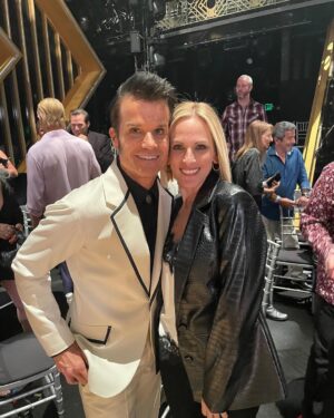 Marlee Matlin Instagram - Does it look like I had a great time last night at Dancing With The Stars? It was SO great cheering on for @danielndurant with my onscreen husband @troykotsur! We cheered on for everyone who danced as well! Loved seeing old friends like @cherylburke @valentin @louisvanamstel and meeting the very lovely @angelcherylladd AND the beautiful @gabby.windey!!! Loved seeing all the judges too! And crew as well! It was a treat having interpreters there as well as lots of Deaf audience cheering Daniel on! A HUGE thank you to @brettglam for beautifying me! 💜🤟🏼💜🤟🏼💜🤟🏼🌟🌟🌟. I had the MOST BEAUTIFUL date…. my daughter @sarahgrandalski !!!! 🤟🏼🤟🏼🤟🏼 #dwts