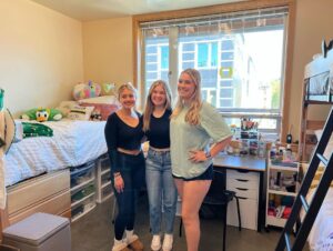 Marlee Matlin Instagram - Yep! We dropped off our baby girl to college! We are SO excited for Isabelle as she starts her college journey! Go DUCKS! #universityoforegon #ducks #natalieandabbie #fourthchild #kevin @isabelle.grandalski 💚💛💚💛