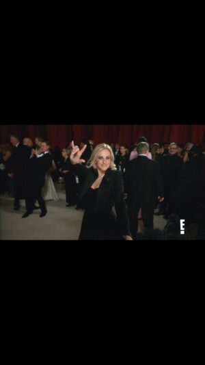 Marlee Matlin Instagram - Thank you @enews. And thank you to my fantastic glam team and @dolcegabbana

@brettglam @craiggangi @msjordanjohnson @cartier @rogervivier @brionyraymondnewyork @initiativepr