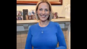 Marlee Matlin Instagram - I’m so excited to be partnered with @MGMstudios - producers of The Voice to bring the next big talent show for ASL interpreters and performers to your screen. If you loved what you saw with Rihanna’s ASL performer at the Super Bowl - just you wait. #talentshow #ASL