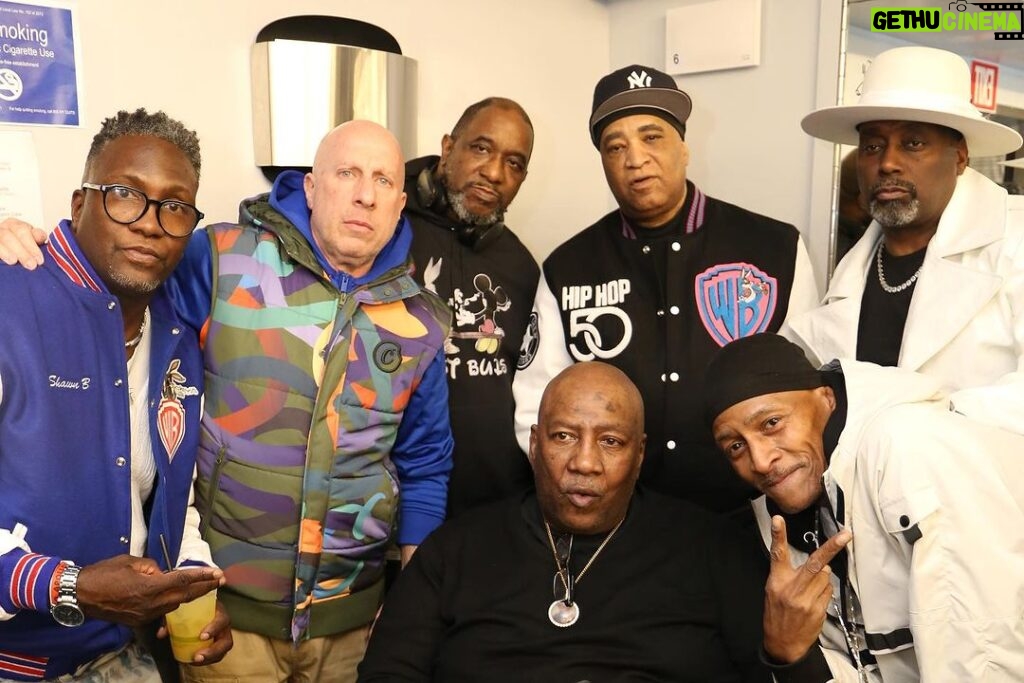 Marley Marl Instagram - Happy thanksgiving. The other night @apollotheater with my juice crew family #hiphop #weworking👷‍♂️on