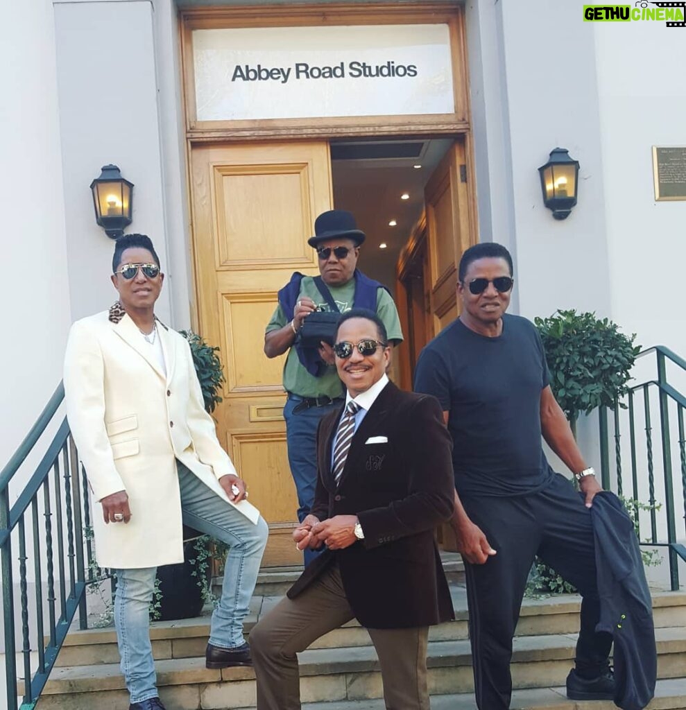 Marlon Jackson Instagram - My brothers and I at the famous Abbey Roads Studios in London England. #studypeace marlon jackson #bekind carol jackson