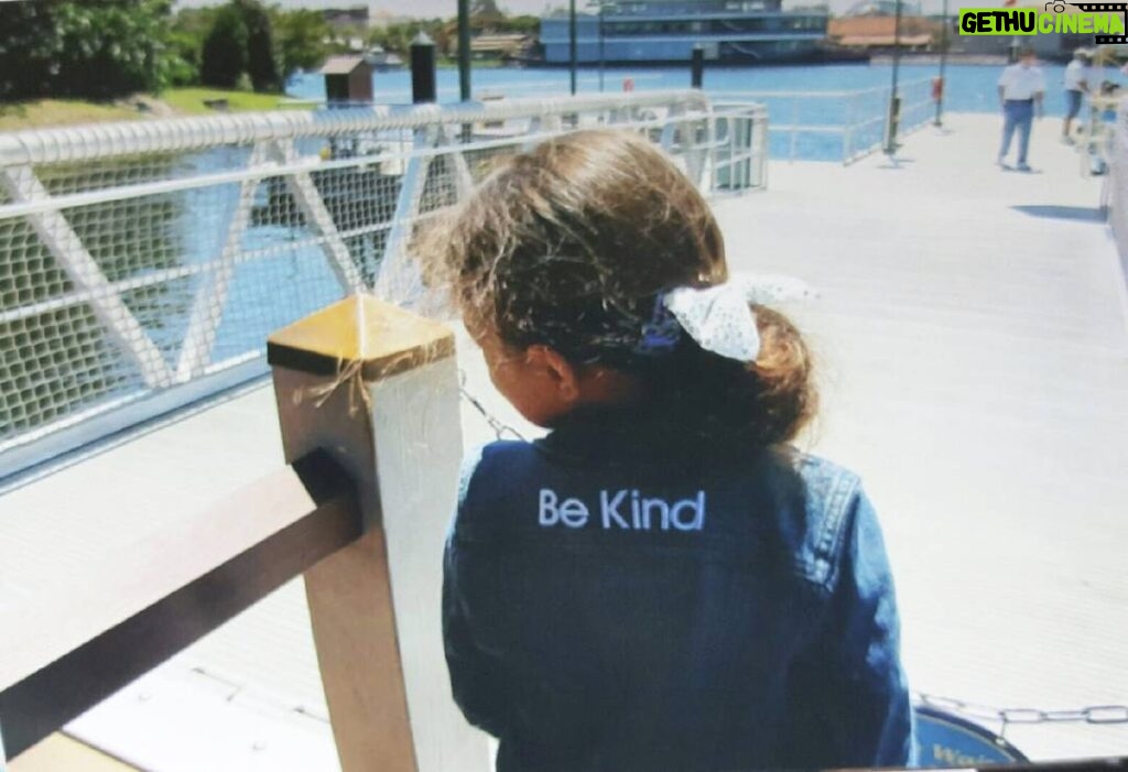 Marlon Jackson Instagram - Sophia sporting her Be Kind jacket. #bekind caroljackson