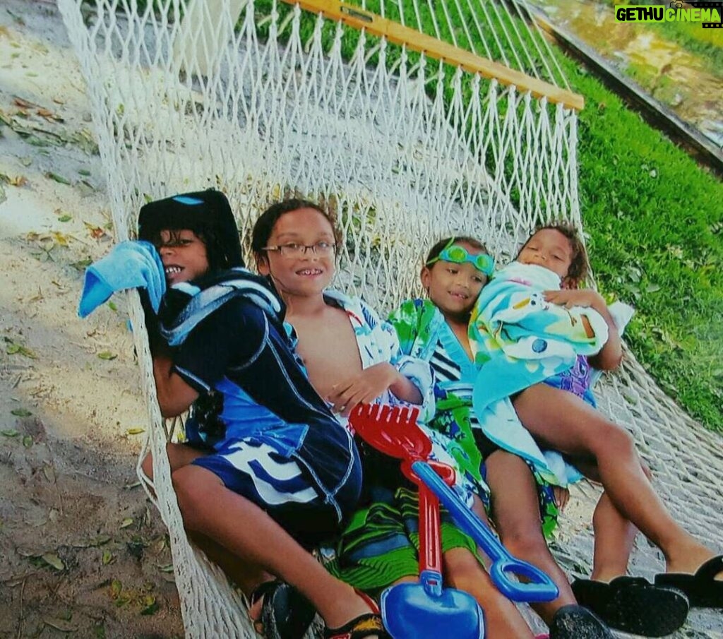Marlon Jackson Instagram - G kids chillin out at the beach #studypeace marlonjackson