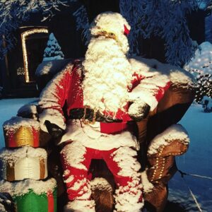 Marlon Jackson Instagram - #Santa out front enjoying the snow
#Happy Holidays 
#bekind carol jackson marlon jackson