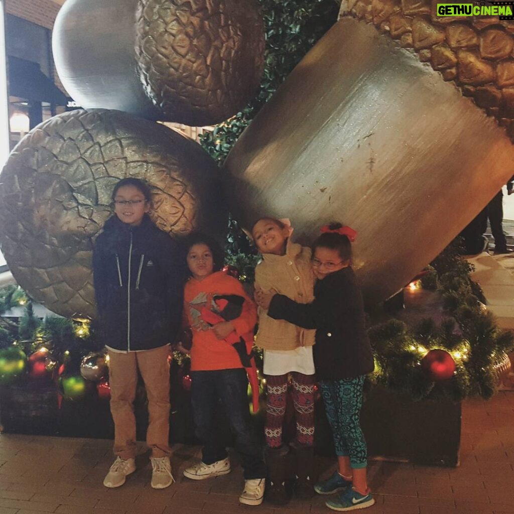 Marlon Jackson Instagram - It's the holiday season and the little ones are ready to see what Santa is bring them. #bekind carol jackson #studypeace marlon jackson
