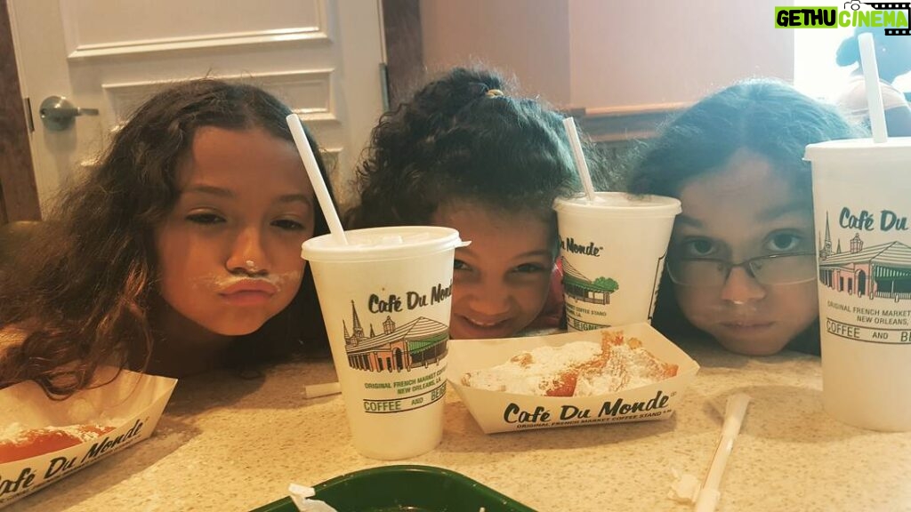 Marlon Jackson Instagram - Sophia,Savanna and Noah in New Orleans at Cafe Du Monde. # bekind carol jackson #studypeace marlon jackson Georgia