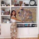 Marta Andrino Instagram - Todas as minhas televisões foram #Samsung e já estava na altura de ter uma perfeita para nossa sala. E a escolhida foi: a The Frame, uma Smart TV 4K. Nem consigo mostrar todas as qualidades desta TV num só vídeo porque são imensas. As minhas preferidas são a moldura personalizável e o Modo Arte, que nos permite escolher centenas de obras de arte ou até fotografias que embelezam logo a nossa decoração. Ficou perfeita no meu móvel da sala, não acham? ;) #TheFrame #parceria @samsungportugal