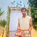 Marta Andrino Instagram - O Frederico pediu-me de presente: “quero celebrar com o melhor sushi” e não tem nada que enganar, é @sushiathome.pt 😍 38 and counting meu amor ♥️ Cascais