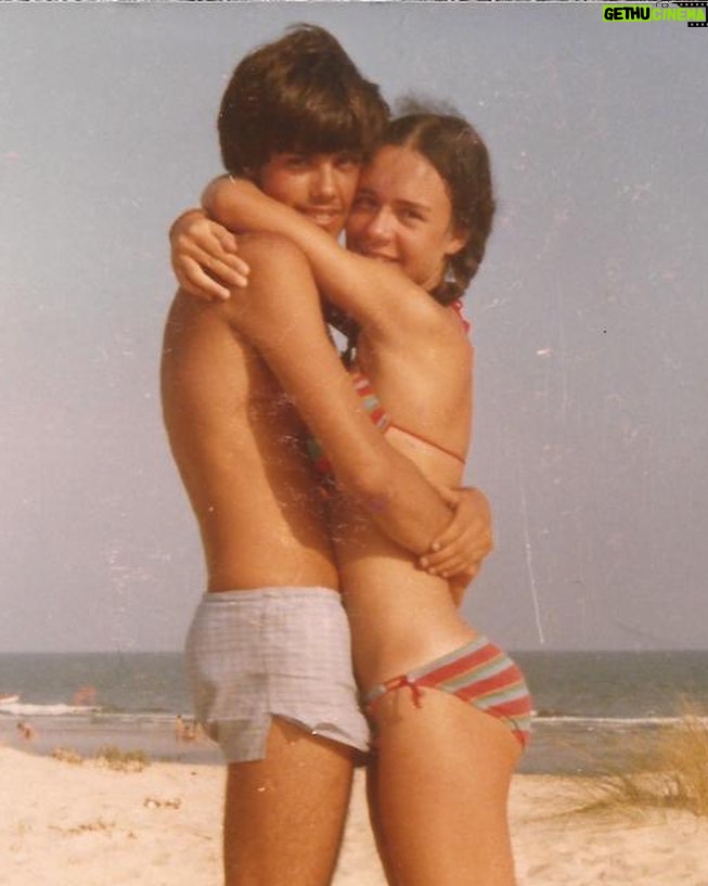 Marta Andrino Instagram - Há 40 anos começava esta história de amor. Na véspera de Santo António de 1983 o Mário e a Carla conheceram-se e resto é a vida a acontecer cheia de aventuras. Em 2023 a história continua… Parabéns meus pais mais lindos e melhores do mundo. AMO-VOS MUITO ♥️