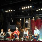 Marta Etura Instagram - GRACIAS @teatrokamikaze, gracias infinitas por regalarnos un espacio mágico de permanente proceso creativo, que nos ha hecho crecer como espectadores y como artistas, que nos ha regalado historias y oportunidades. Gracias por TANTO. Hoy cerráis una etapa pero se abre otra y brindo por ella. Gracias infinitas a la familia kamikaze por haberme hecho sentir uno de vosotros, por vuestro enorme amor, profesionalidad, generosidad y talento. Hoy mi amiga @veronicaronda, a quien amo y admiro profundamente viajará muy alto, como siempre, junto con la familia kamikaze y el equipazo de "Yo soy el que soy".