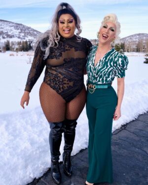 Marti Gould Cummings Instagram - Coming in HOT in chilly Park City ❄️🥵

Thank you to everyone who joined us for our @queenofnyfilm screening at Brand Storytelling yesterday. It's such a joy to share our film here in Park City with @got2busa !