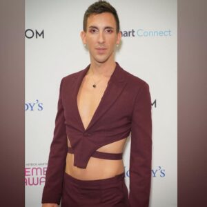 Marti Gould Cummings Instagram - Teamed up w @monica_lewinsky who was being honored last night to raise $ for @hetrickmartin - the funds raised will go directly to mental health services, meals programs, & education resources to help LGBTQIA youth ages 13-24 hmi.org to learn more

📸 @andrewwerner 
Outfit @mundellmodernpixels
