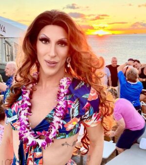 Marti Gould Cummings Instagram - 💦🏝️💅🏻