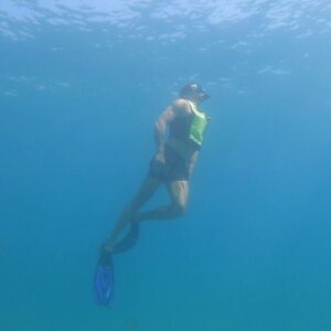 Matt Cedeño Instagram - Had a few epic snorkeling adventures with my main man…he was reaching 12 ft deep on our 2nd outing!💪🏽 #jcruz #cabo #chilenobay