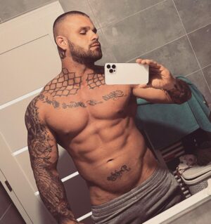 Matyas Viszlay Instagram - 🖕🖕🖕🖕