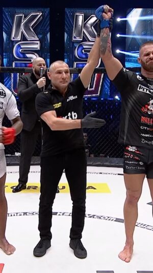 Matyas Viszlay Instagram - 🇸🇰 @_matyas_viszlay_ in dominant style takes his first win in KSW. 👏

Watch KSW on @viaplaysportpolska in 🇵🇱 Poland and 🇸🇪 🇳🇴 🇩🇰 🇮🇸 🇫🇮 🇱🇹 🇱🇻 🇪🇪 🇳🇱🇬🇧. KSW events are also available on KSWTV all over the world. #KSW79
