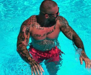 Matyas Viszlay Instagram - Ked už je tak škaredo vonku 😅 #summer #tattoo #gym #muscle #tattooboy #slovakboy #folow4folow #folowme #fitness #water