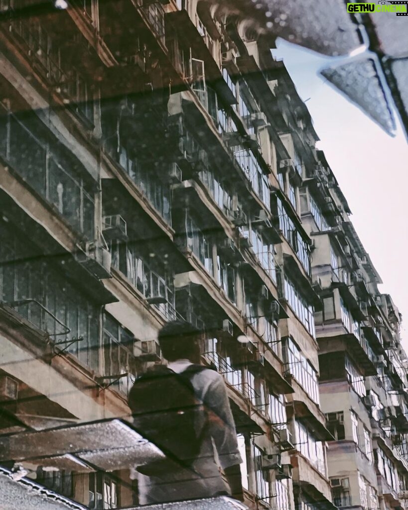 Mau Hou Cheong Instagram - 前幾天經過希雲街， 當時心有點亂， 想東想西，後來幸有前輩指點， 人生須慢慢接受， 很多事情都是事與願違。 #hongkong #causewaybay #ciudad