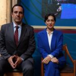 Mayra Hermosillo Instagram - Celebro los proyectos que permiten que lo inesperado juegue a favor, que todo lo que se pensó se pueda reescribir. Deseo que hacer historias deje un buen sabor de boca en el equipo y sonrisas de recuerdo. EL COLAPSO Son episodios de 20 minutos que te hacen cuestionar todas tus decisiones! No te lo pierdas por @ViXplus