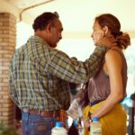 Mayra Hermosillo Instagram - Mi apá y mi amigo. Los dos sorprendidos por haber llegado al Norte sobre el vacío y mira mi suerte que me tocó un llamado contigo mientras ganabas el premio a Mejor Actor en el #ficm ¡Felicidades a nuestra película! Felicidades a todos los que nos juntaron para hacer esta historia ❤️❤️ Otra fotaza de @farias.adrianna ❤️❤️