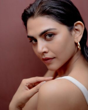 Meenal Sahu Instagram - Easy 🤍

Shot by @darshan.bhanushali_ 
HMU: Me💁🏻‍♀️