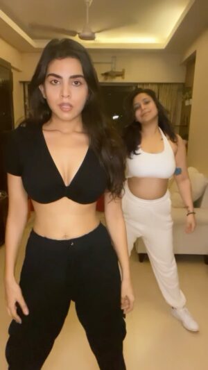Meenal Sahu Instagram - With my Woman @saumyarazdan 💕 DC - @tracy_yhoo _yh
@dojacat 

#dancereels #reels #fashion #intagram  #explore #trending #likesforlike #beauty #meenalsahu #followforfollowback #dojacat