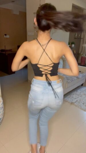 Meenal Sahu Instagram - I felt like doing this one!! #dinero @reginaeigbe ❤️
(Styling is somewhere on its way😆)

#reels #instareels #dinero #dance #dancereels #justforfun  #takemydinero