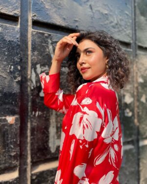 Meenal Sahu Instagram - Promotions #happyfamily *conditions apply* 

HMU @suprabha_jadhav @suvriti_jain 

Styled by @clamps_andchaos 
@superbhuti 
@kairaa_jhaveri