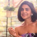 Meenal Sahu Instagram - 🌸 #portrait #random #photo Bandra West