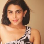 Meenal Sahu Instagram - When you don’t know what to say smile and wave 😊👋 Mumbai, Maharashtra