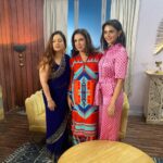 Meenal Sahu Instagram - Met this super sweet woman @farahkhankunder on sets of #franklywithfarah for *happy family conditions apply* ❤️ Make up @suprabha_jadhav Hair @cletusliuu Styling @clamps_andchaos Assisted by @kairaa_jhaveri @primevideoin @ayesha.jhulka #happyfamily #promotions #shoot #primevideo #webseries Film City, Goregaon