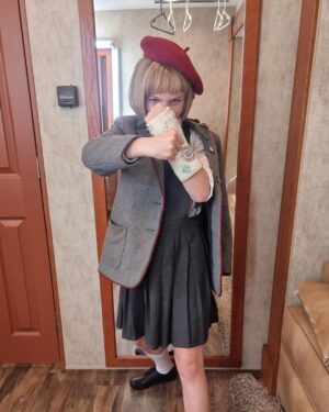 Meesha Garbett Instagram - Behind the scenes of #matildamusicalmovie part 1 🤍 there’s more coming so keep a look out on this pageee #behindthescenes @winterjarrettglasspool #bts #matildamovie #matilda #redberetgirl #hortensia