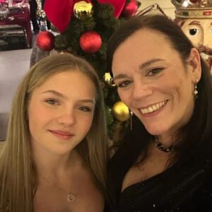 Meesha Garbett Instagram - Had the BEST TIME with my new Management company @thecangroup at their #christmasparty 🎄 THANKYOU 🙏 So much for taking me on @dollydinkums @clairepowellcan 

So many lovely people there
@peterandre @officialjunior_andre @dr_emily_official @reeceoliver_official @cara_delahoyde @nathanramsayy @amychilds1990 @the.autistic.chef @gary.lucy @nas_jm thanks all for being so welcoming to me ❤️ 
#family #thecangroup #newbeginnings