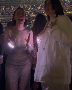 Megan Stalter Instagram - We had such an amazing time opening for @taylorswift and @haimtheband !! When Taylor’s team reached out to us about opening her LA show by making out on stage for 45 minutes we thought OKAY this girl really is for the gays :) 

Thank you @mad_libb and @freepeople  as well for sponsoring our show 🌷💗