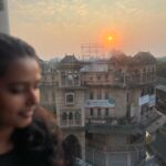 Megha Thomas Instagram - Yeh shaam mastani, Madahosh kiye jayein, Mujhe dor koe khinche, Tere or liye jayein . . . 📸 - @parummaa umma tangu♥️ Beautiful Earing - @peekaboothestore 🌸🪶 #eveningvibes #sunset #potraits #happy #noplan #bestplan #nofilter Kochi, India